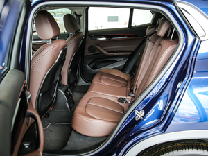 2020款sDrive20i M越野套装 后排空间