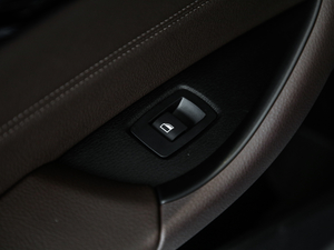 2020sDrive20i MԽҰb g