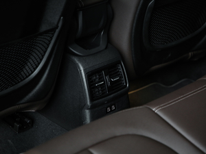 2020sDrive20i MԽҰb g