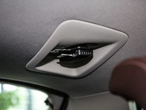 2020sDrive20i MԽҰb g