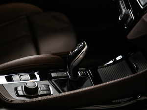 2020sDrive20i MԽҰb п؅^