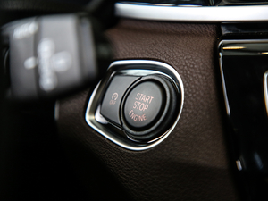 2020sDrive20i MԽҰb п؅^