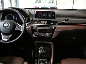 2020款sDrive20i M越野套装 中控台
