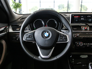2020款sDrive20i M越野套装 方向盘