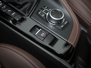 2020款xDrive30Le 尊享型 驻车制动器