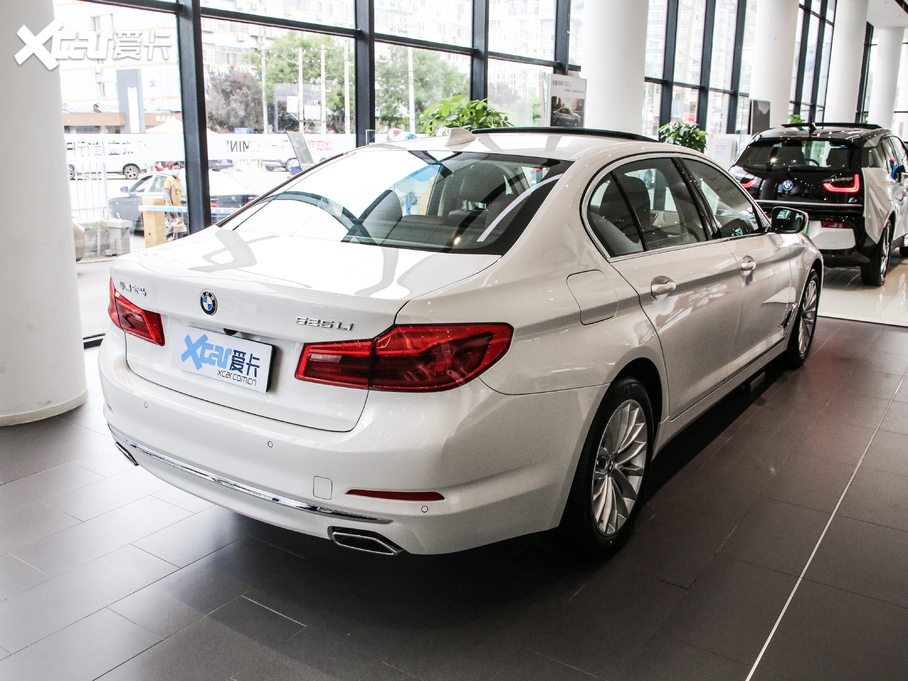 2020款宝马5系 525Li 豪华套装