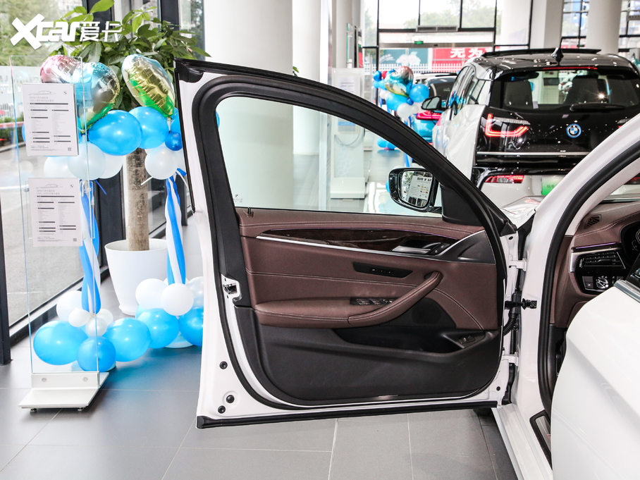 2020款宝马5系 525Li 豪华套装