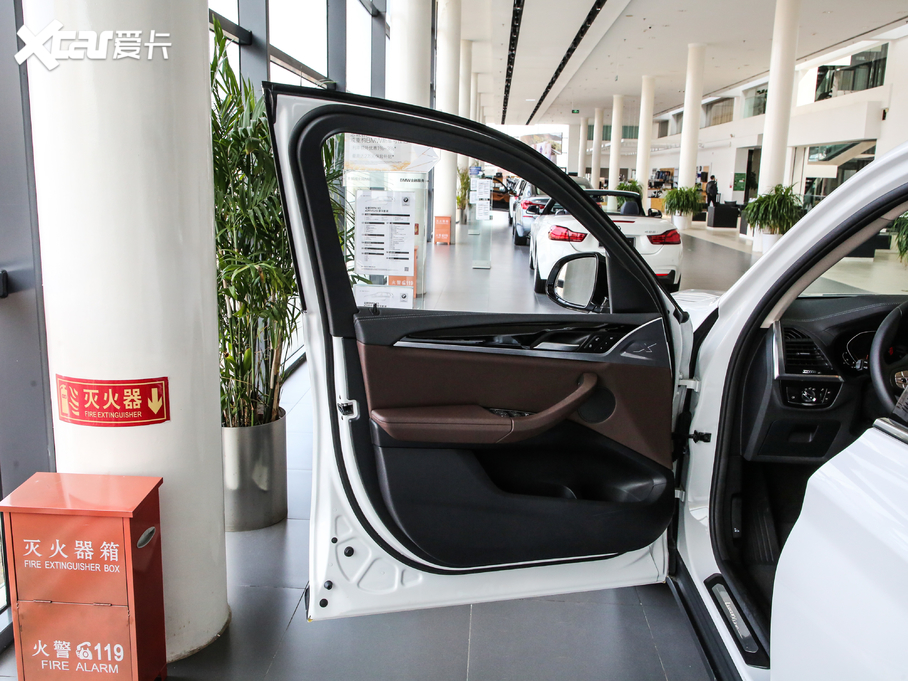 2020RX3 xDrive25i Ab