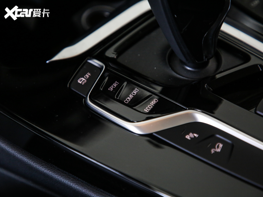 2020RX3 xDrive25i Ab