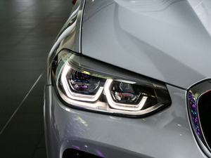 2020xDrive30i I M\b ^