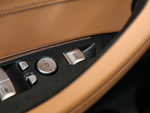 2020xDrive28i M\b п؅^