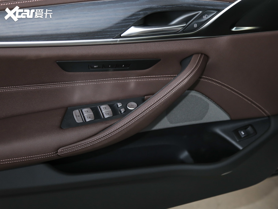 2021��R5ϵ 530Li xDrive M�\�����b