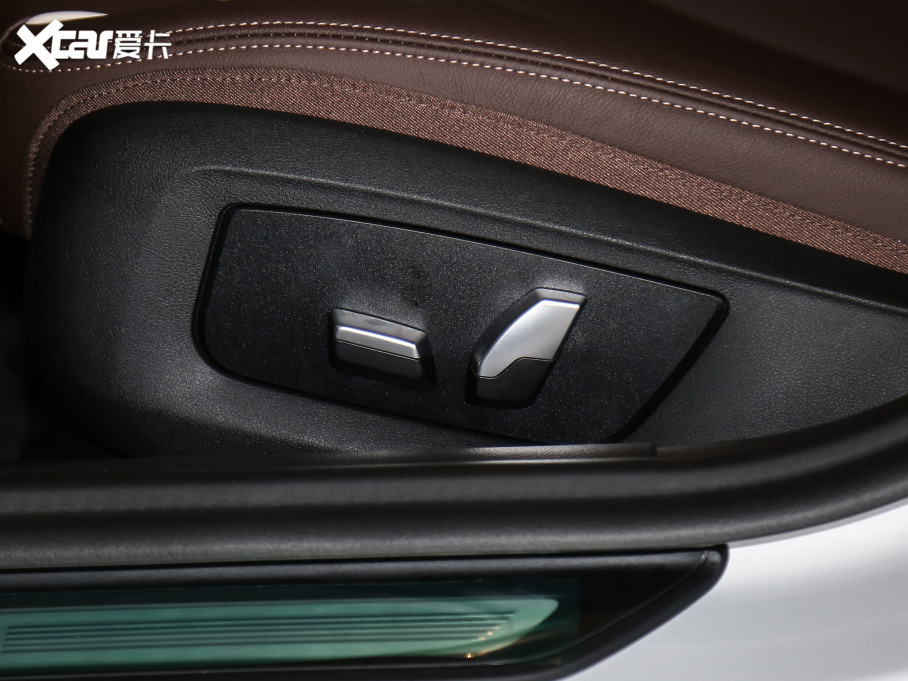 2021��R5ϵ 530Li xDrive M�\�����b