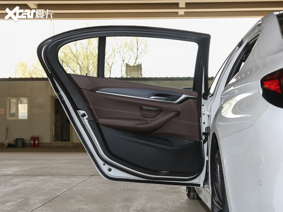 2021��R5ϵ 530Li xDrive M�\�����b