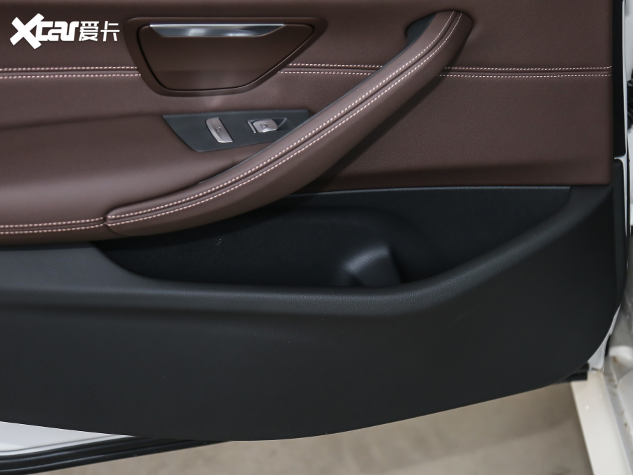 2021��R5ϵ 530Li xDrive M�\�����b