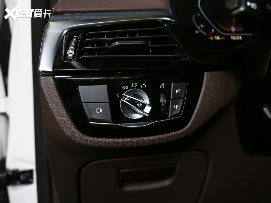 2021��R5ϵ 530Li xDrive M�\�����b