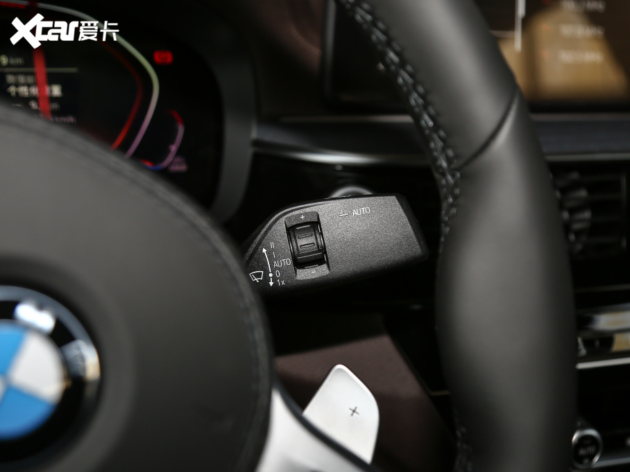 2021��R5ϵ 530Li xDrive M�\�����b