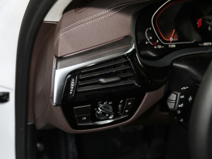 2021530Li xDrive Ab g