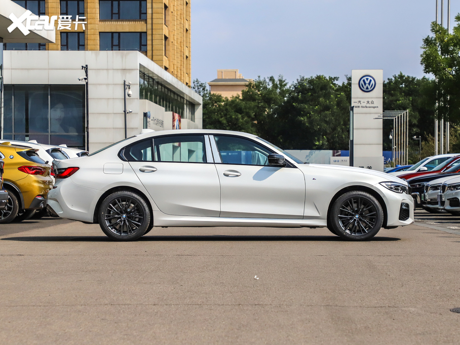 2021R3ϵ 330Li xDrive M\ҹb