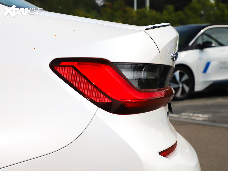 2021R3ϵ 330Li xDrive M\ҹb