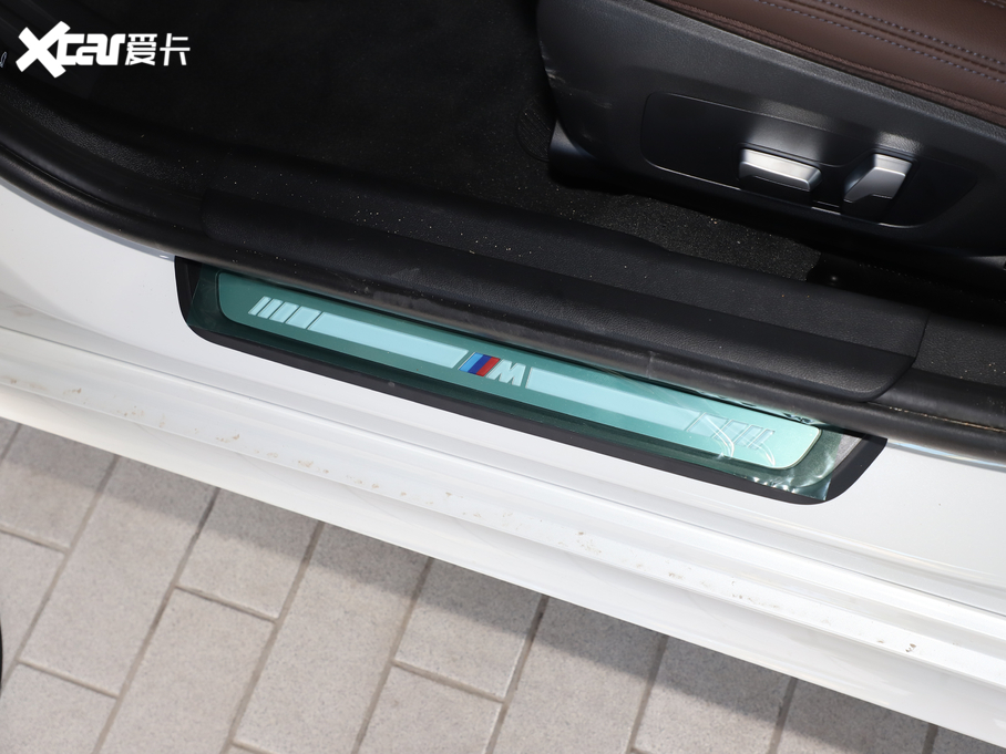 2021R3ϵ 330Li xDrive M\ҹb