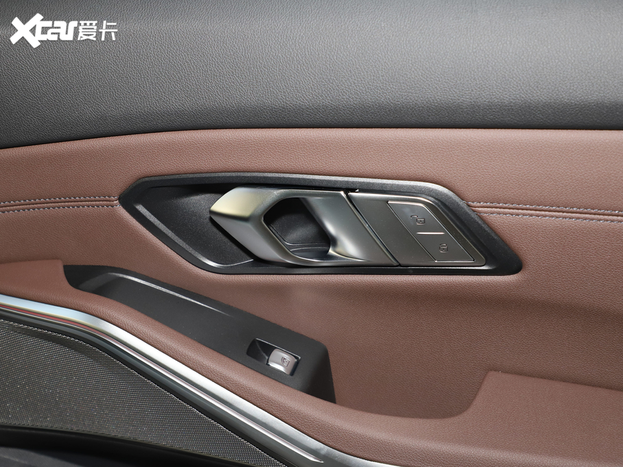 2021R3ϵ 330Li xDrive M\ҹb