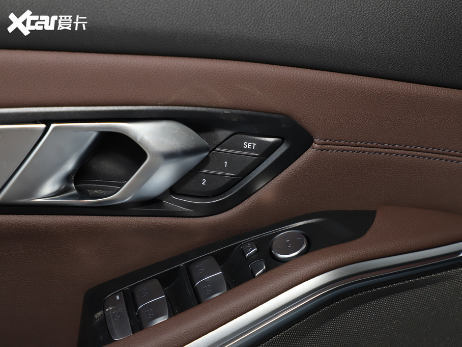 2021R3ϵ 330Li xDrive M\ҹb