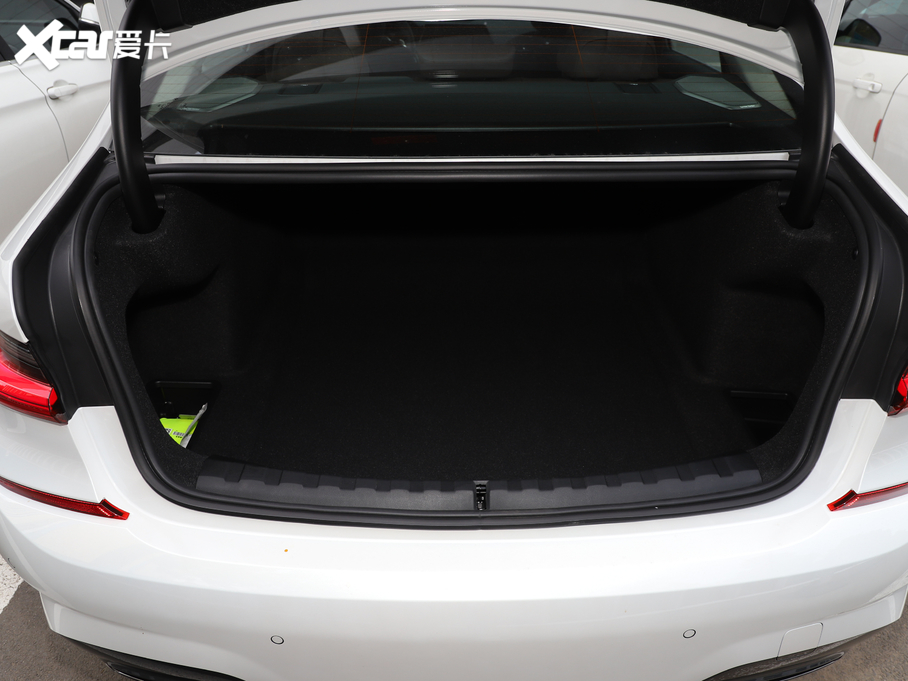 2021R3ϵ 330Li xDrive M\ҹb