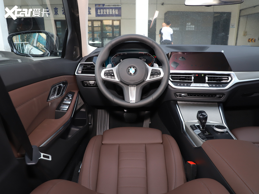 2021R3ϵ 330Li xDrive M\ҹb