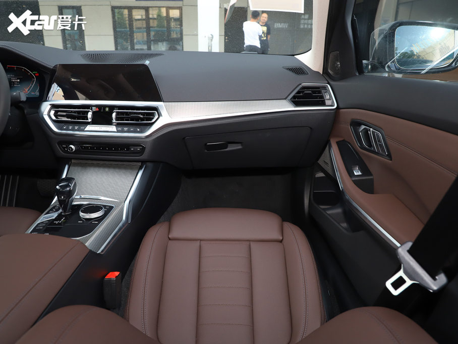 2021R3ϵ 330Li xDrive M\ҹb