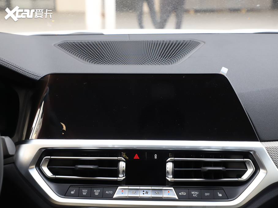 2021R3ϵ 330Li xDrive M\ҹb