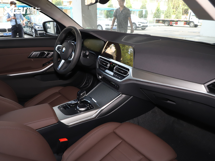 2021R3ϵ 330Li xDrive M\ҹb