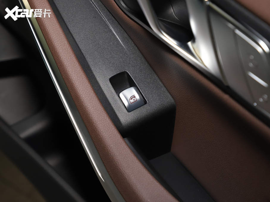 2021R3ϵ 330Li xDrive M\ҹb