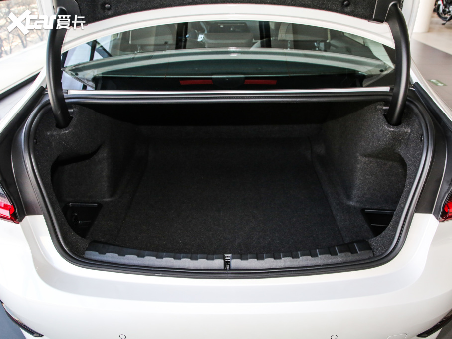 2021��R3ϵ 320i �\�����b