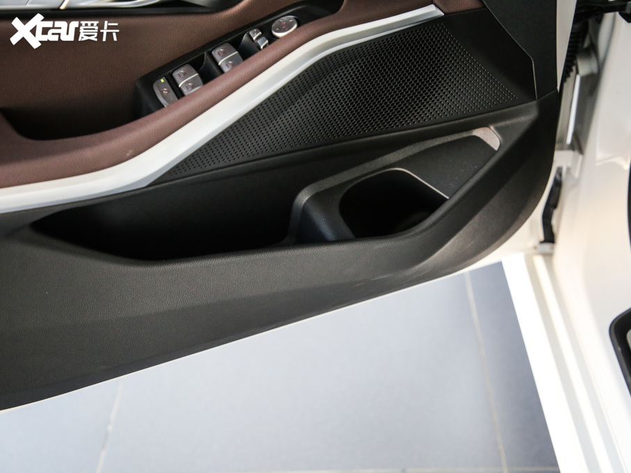 2021��R3ϵ 320i �\�����b