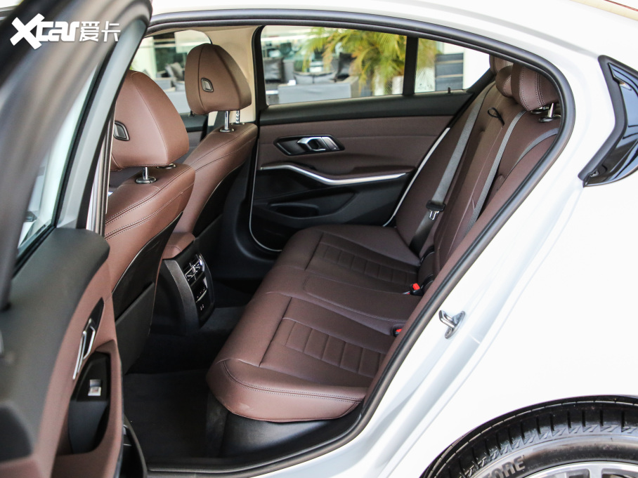 2021��R3ϵ 320i �\�����b