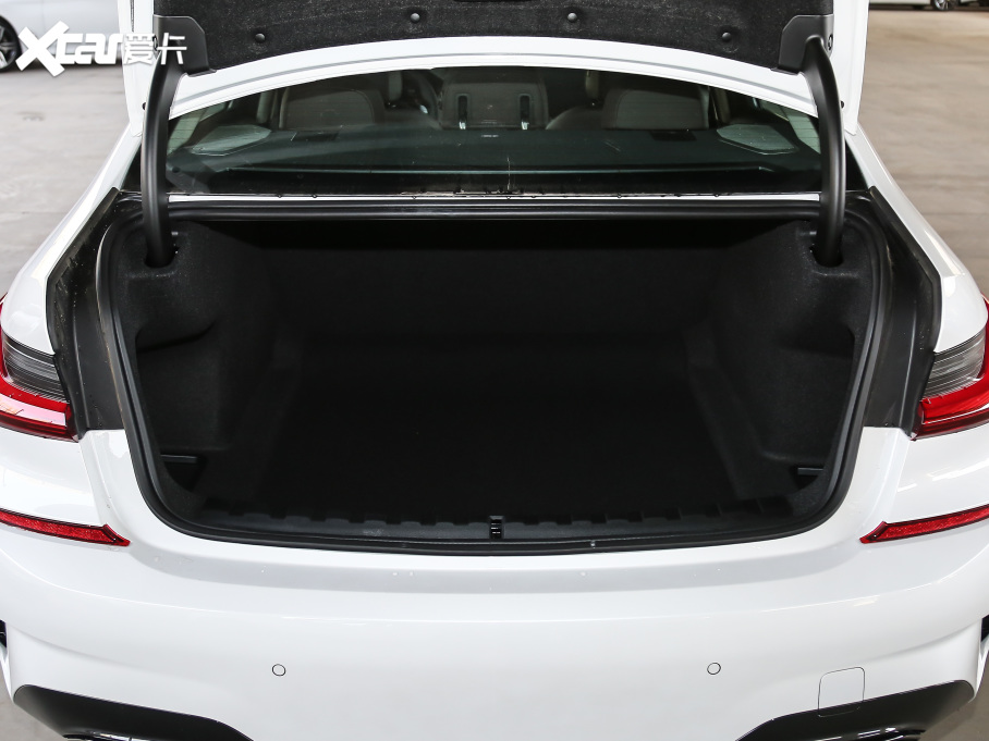 2021R3ϵ 330i M\ҹb