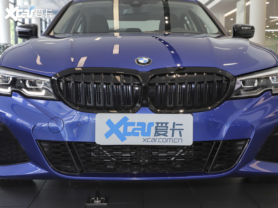 2021��R3ϵ �Ŀ� 325Li M�\����ҹ���b