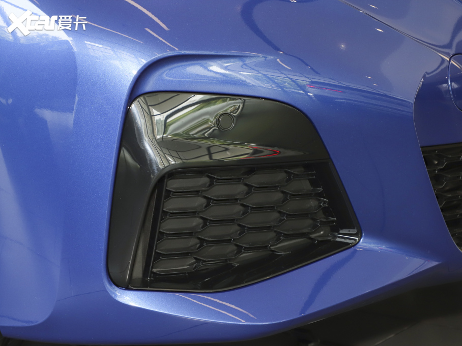 2021��R3ϵ �Ŀ� 325Li M�\����ҹ���b