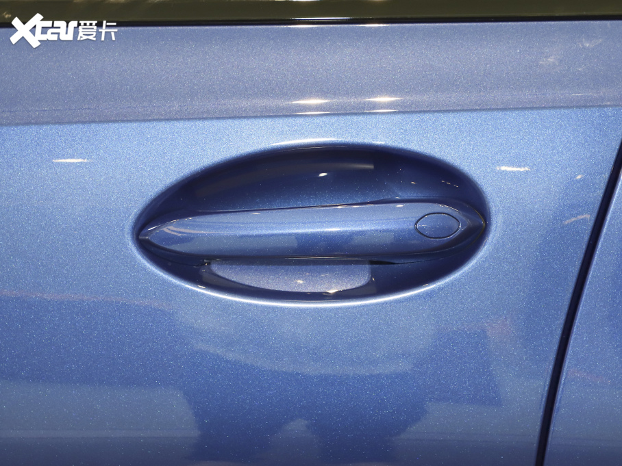 2021��R3ϵ �Ŀ� 325Li M�\����ҹ���b