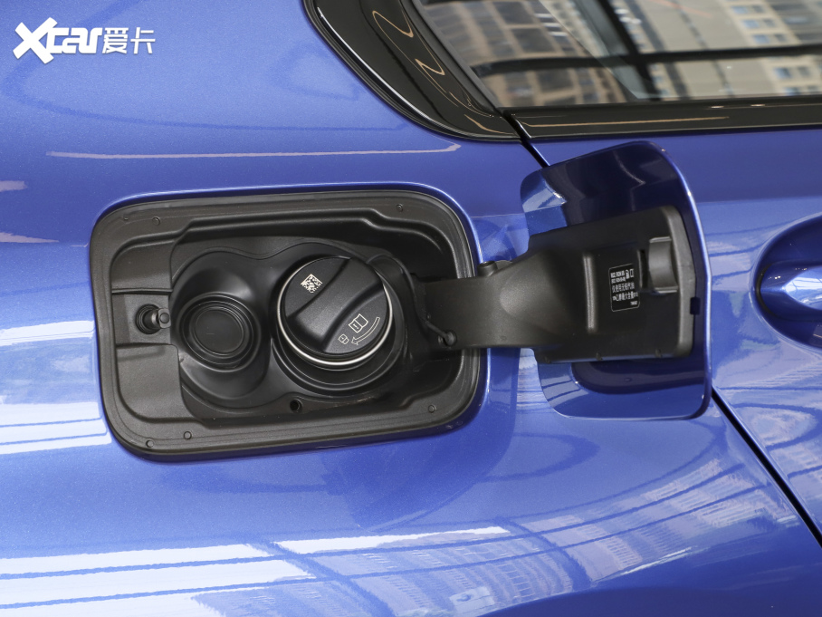 2021��R3ϵ �Ŀ� 325Li M�\����ҹ���b