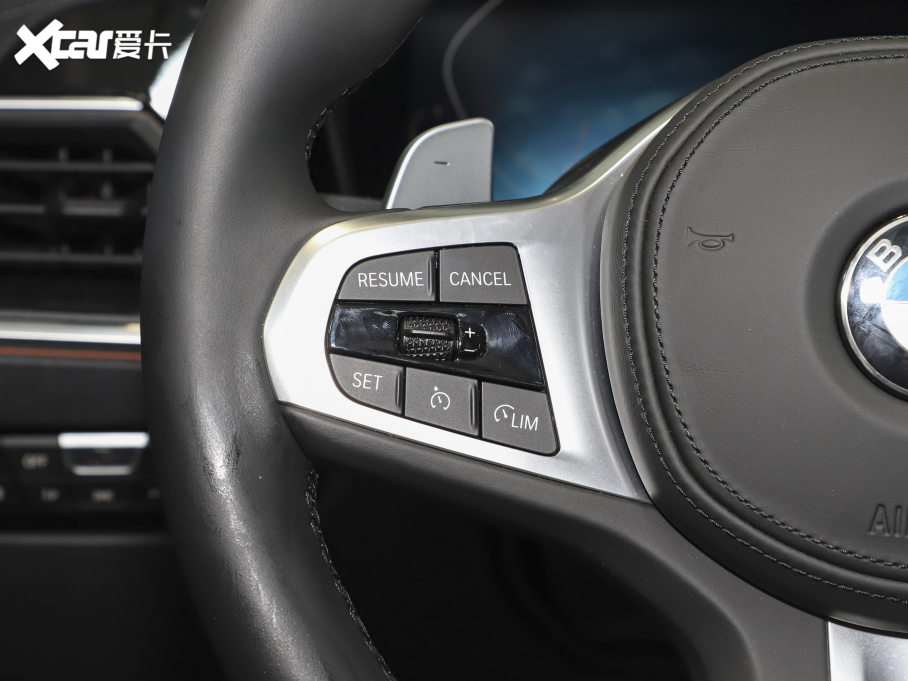 2021��R3ϵ �Ŀ� 325Li M�\(y��n)����ҹ���b