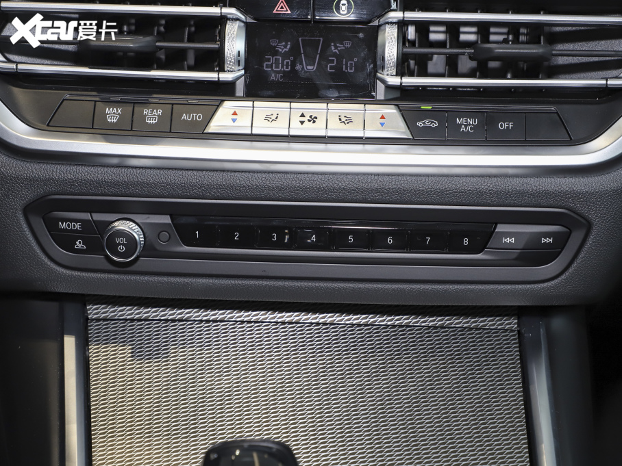 2021��R3ϵ �Ŀ� 325Li M�\����ҹ���b