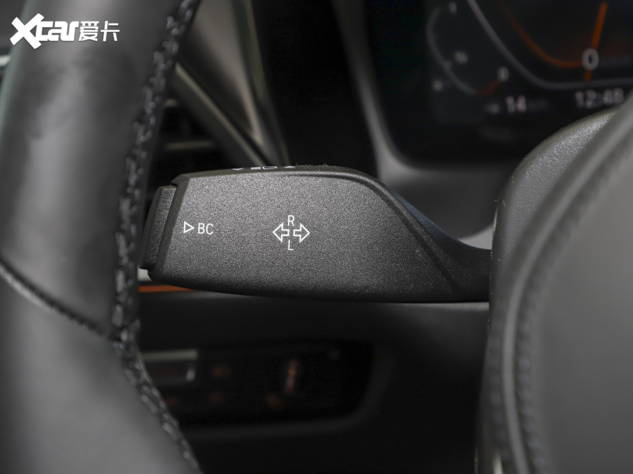 2021��R3ϵ �Ŀ� 325Li M�\����ҹ���b