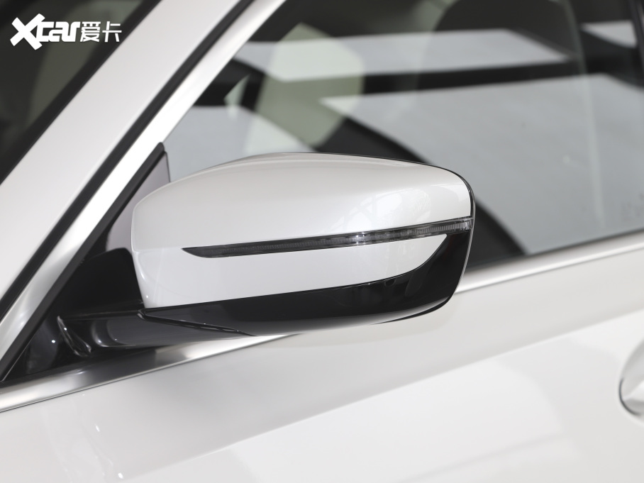 2021��R3ϵ �Ŀ� 325i M�\�����b