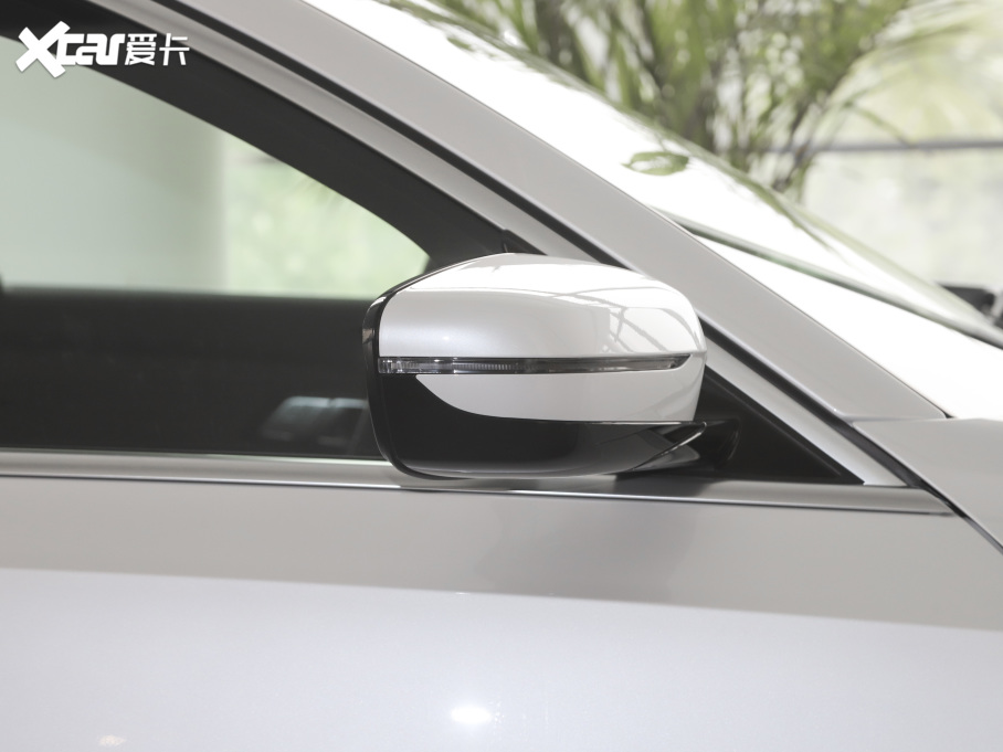 2021��R3ϵ �Ŀ� 325i M�\�����b