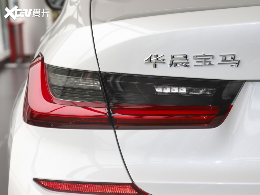 2021��R3ϵ �Ŀ� 325i M�\�����b