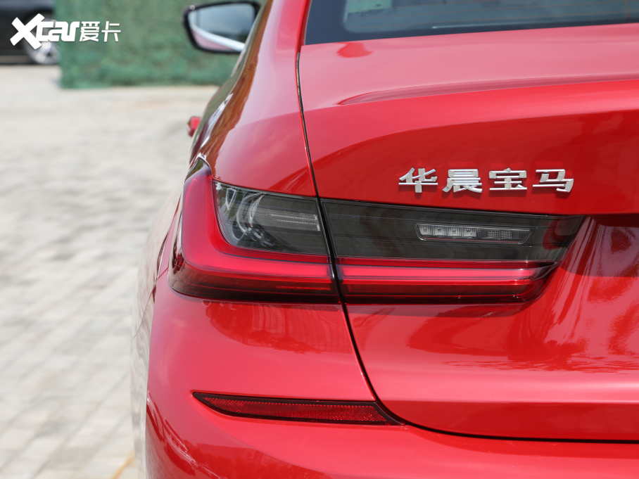 2021R3ϵ ¿ 325Li M\b