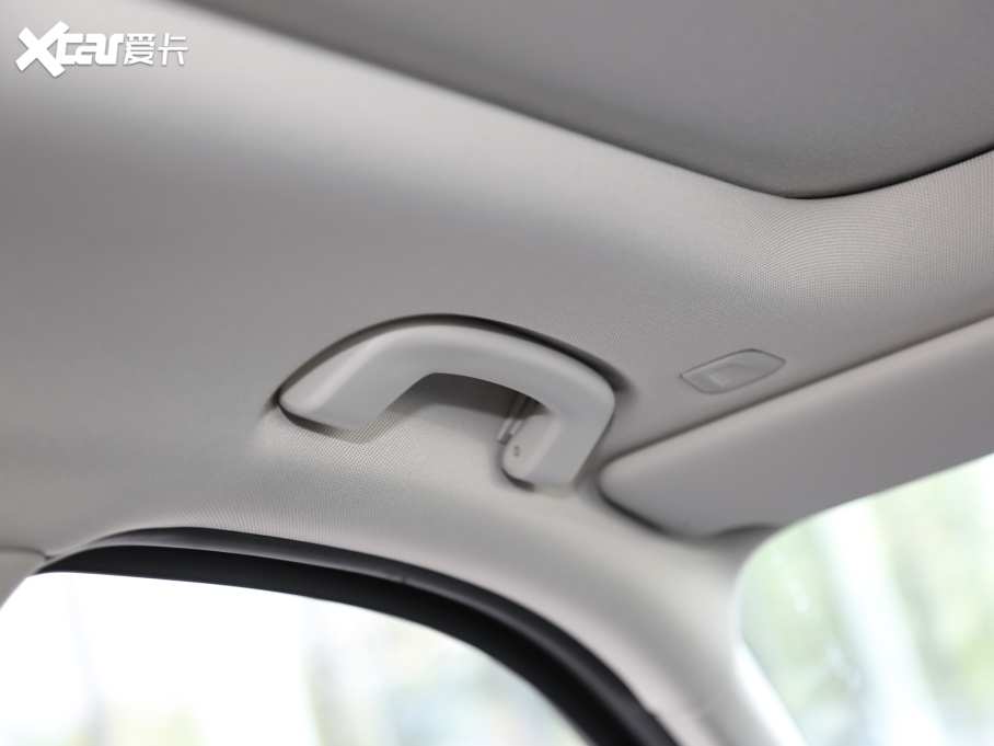 2021R3ϵ ¿ 325Li M\b