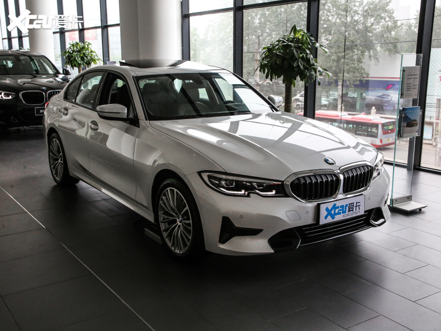 2021R3ϵ ¿ 320i \b